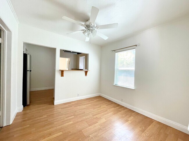 Building Photo - Tupper Street