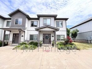 Building Photo - 418 NW Retreat Ln