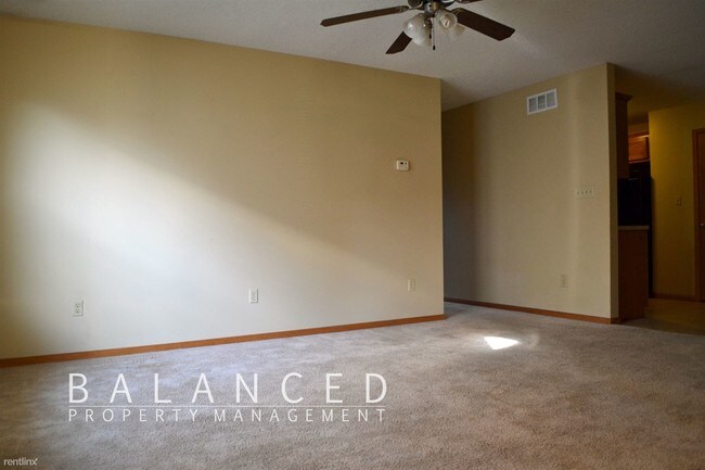 Building Photo - 4 br, 3 bath Duplex - 5780 SW Woodbridge Dr