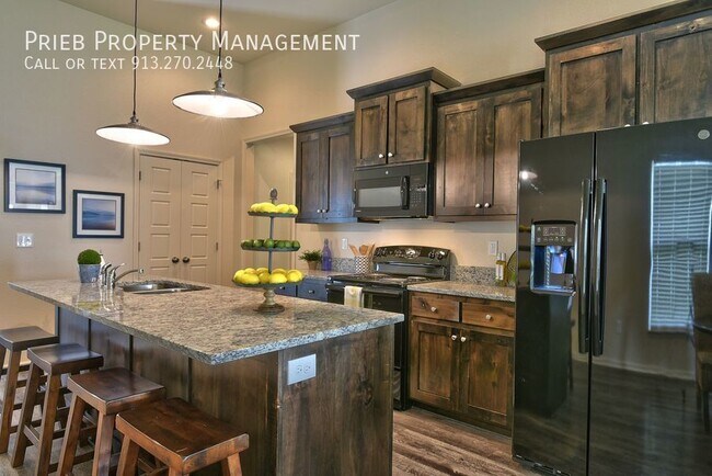 Building Photo - Reserve Townhome - Available March 21st