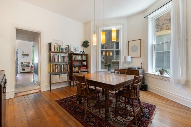 Foto del edificio - 1928 W Crystal St