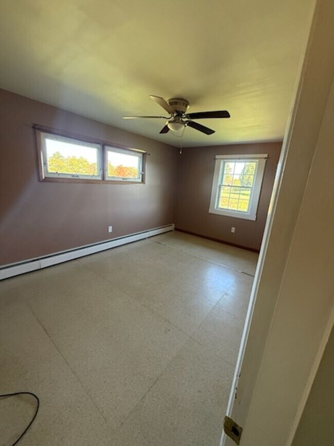 Foto del edificio - Three Bedroom Single Family House for Rent...