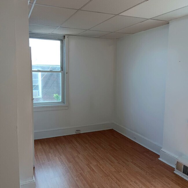 Building Photo - 190 W Roosevelt Blvd