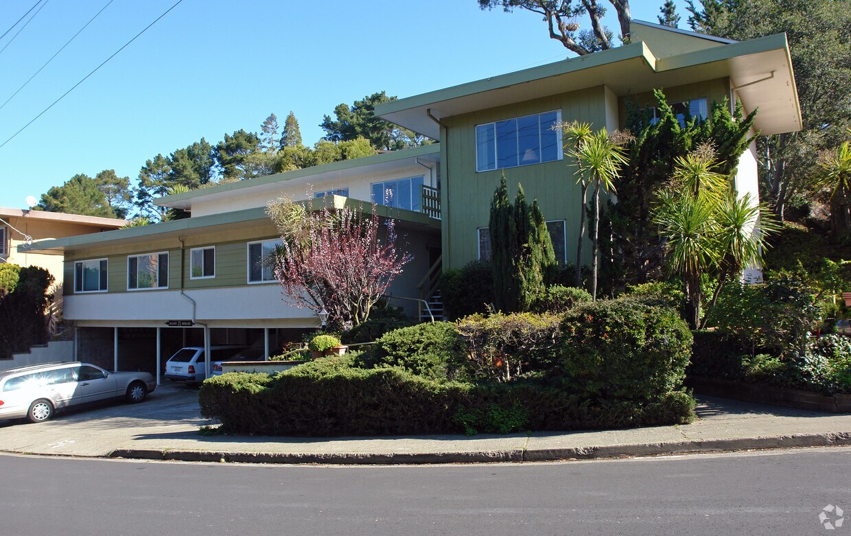 Primary Photo - 71 Roque Moraes Dr