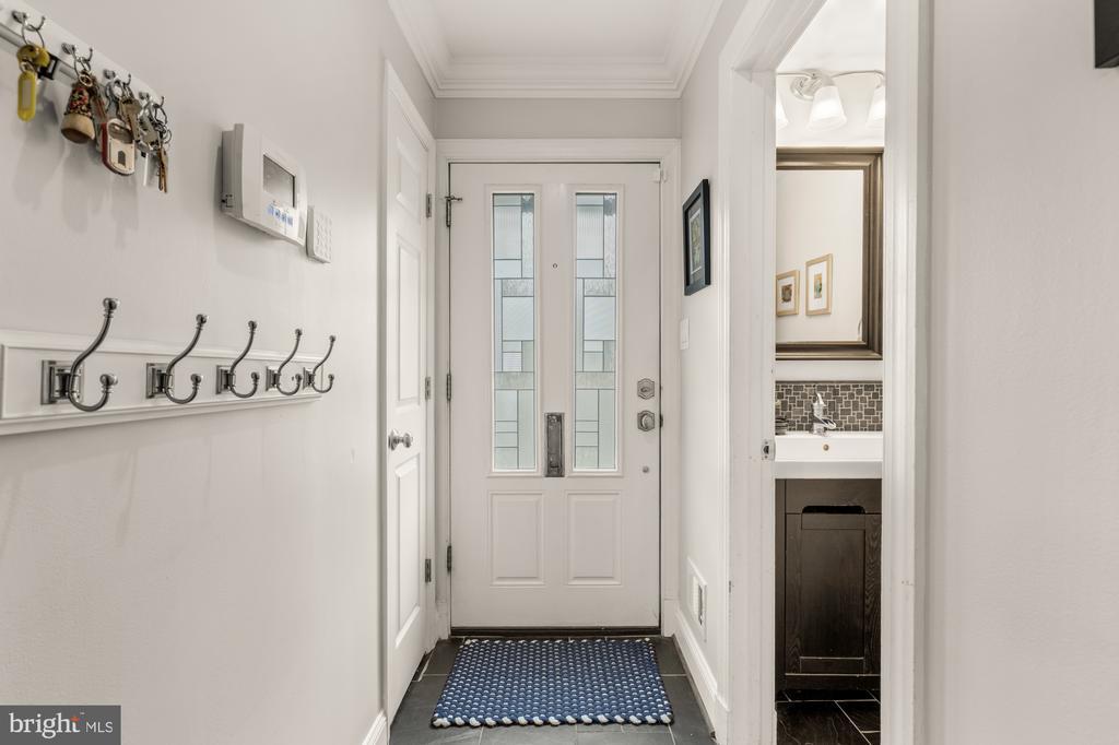 Primary Photo - 4017 16th St NW