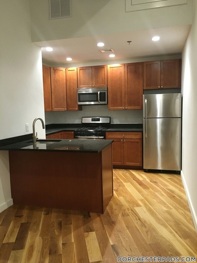 Building Photo - 600 Columbia Rd