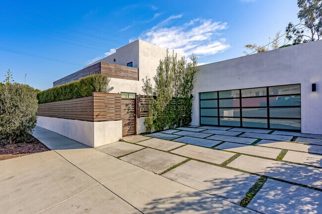 Building Photo - 1501 Walgrove Ave