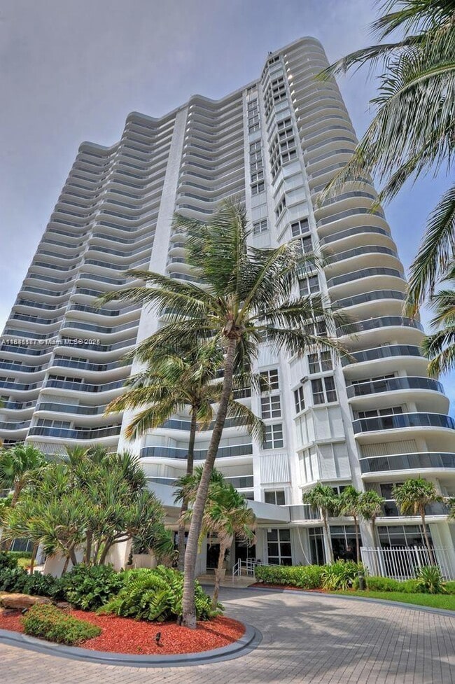 Building Photo - 16711 Collins Ave