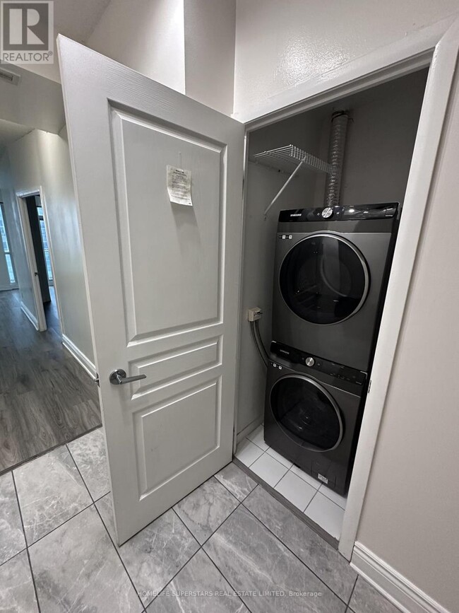 Building Photo - 18 Yonge St