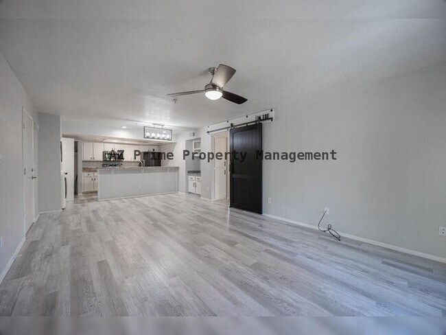 Foto del edificio - 7777 E Main St