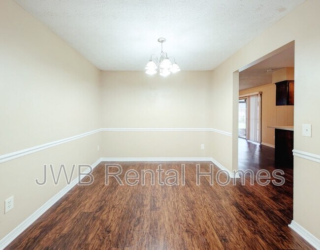 Building Photo - 1682 Aletha Manor