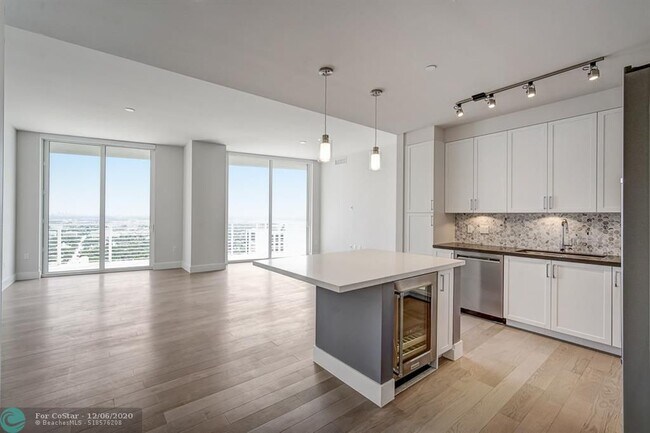 Foto del edificio - 215 N New River Dr E