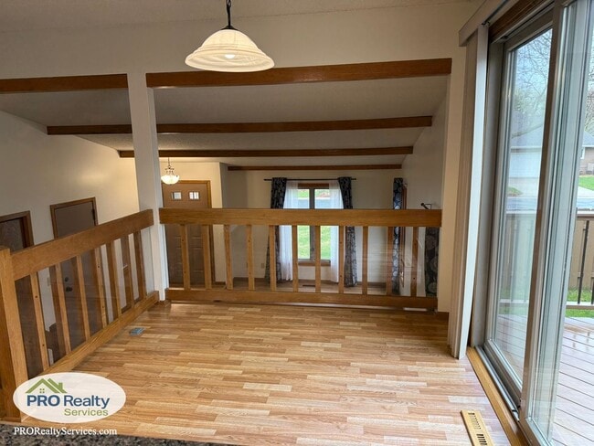 Foto del edificio - 3 Bedroom Home in Shoreview
