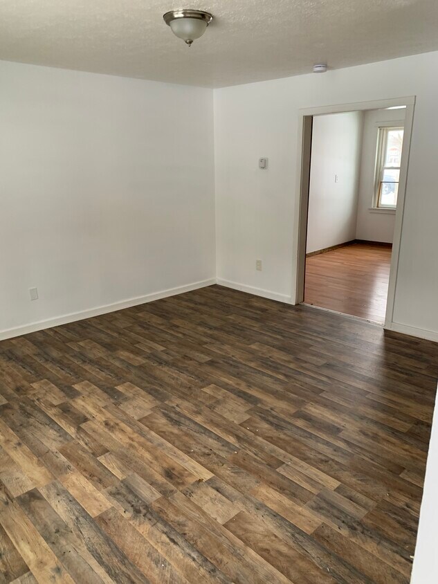 Foto del edificio - 9544 Cloverleaf Rd