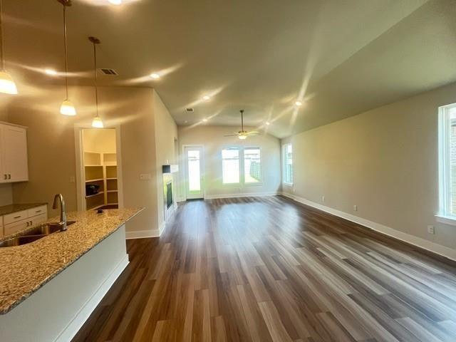 Foto del edificio - 7108 Dragonfly Ln