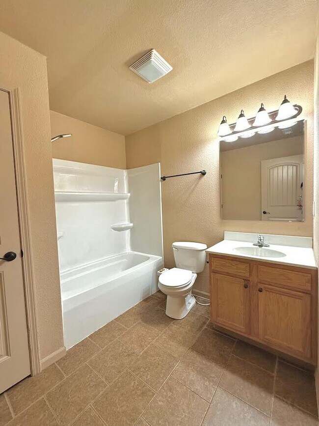 Foto del edificio - 100 Edna St