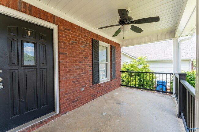 Building Photo - 236 Shadowbrook Ln NE