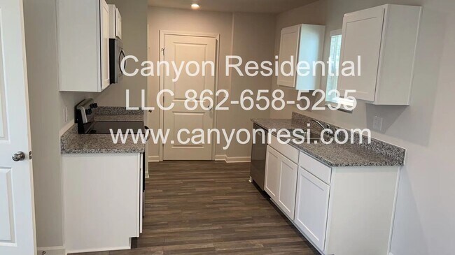 Building Photo - Charming single family house!3bedrooms, 3b...