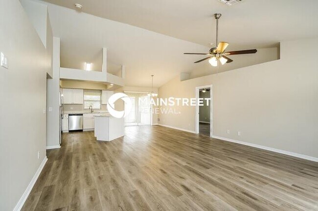 Foto del edificio - 3 Bedroom Pet-Friendly Home in cape coral, FL with Main Street Renewal