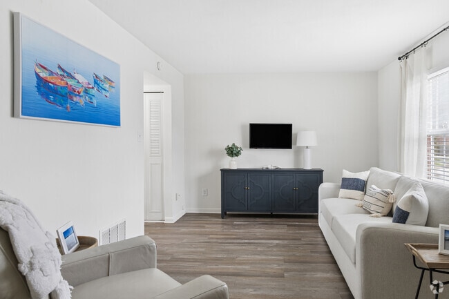 3BR, 1.5BA - 1,100SF - Living Room - College Square Townhomes Apartments