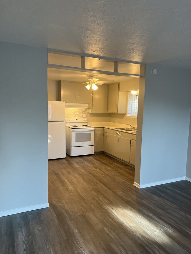 Kitchen entry - 1103 S Hayes St