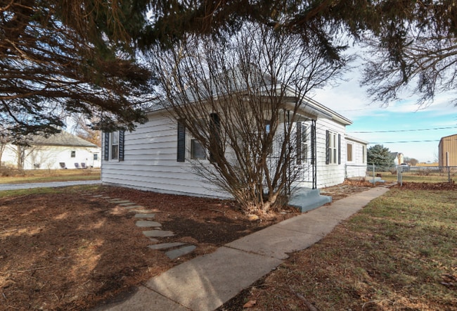 Building Photo - 213 Iowa St