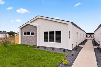 Building Photo - 16 Woodpecker Rd