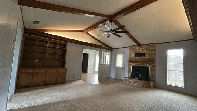 Foto del edificio - 1412 Woodbridge Dr