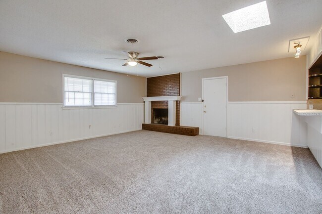 Foto del edificio - Stunning & Spacious Four Bedroom Home in t...