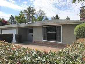 Building Photo - 541 Highland Dr