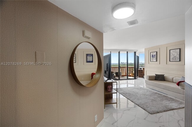 Foto del edificio - 1000 W Island Blvd