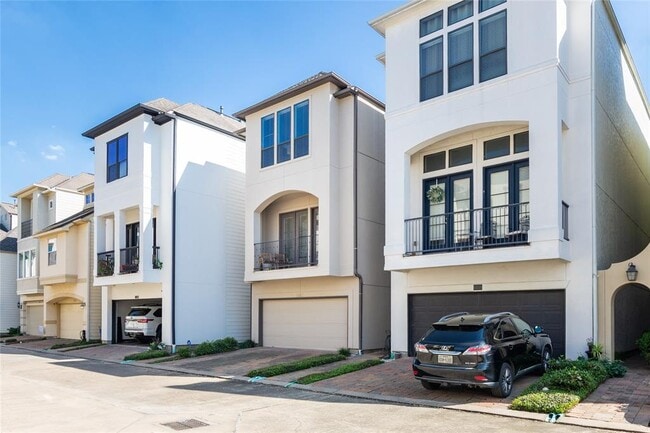 Building Photo - 8817 Lakeshore Bend Dr