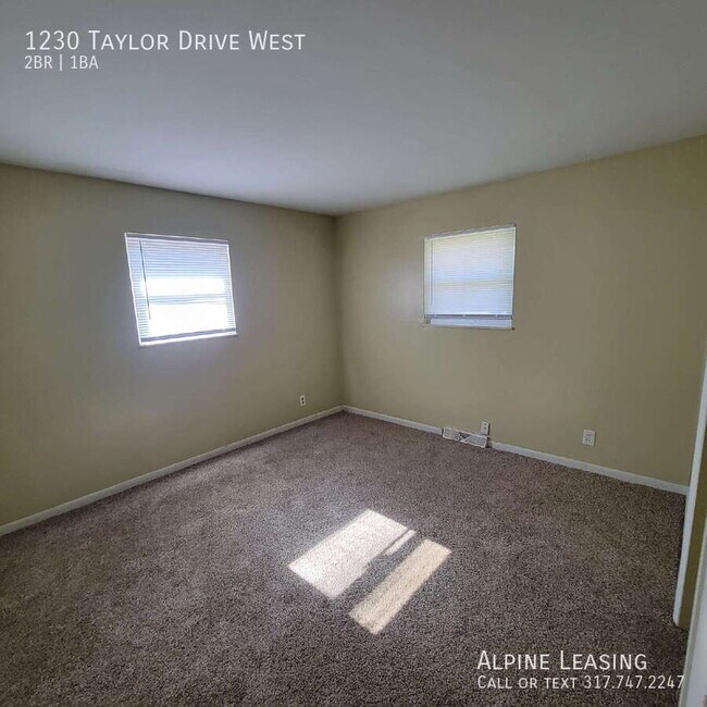 Building Photo - 1230 Taylor Dr W
