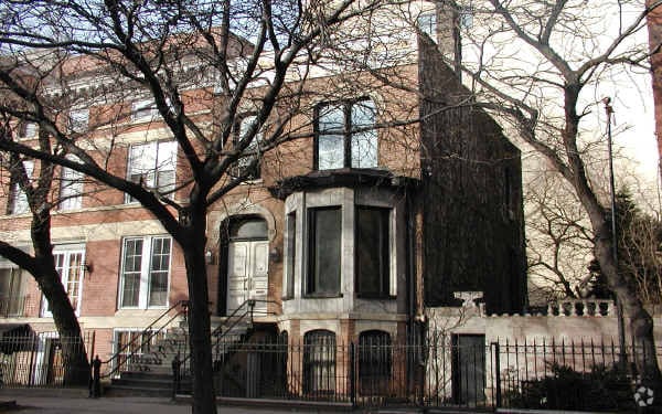 Building Photo - 106-108 W Oak St