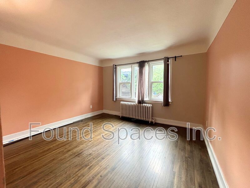 Photo principale - 83 East Avenue S