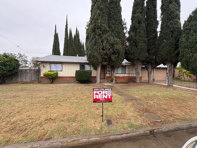 Foto del edificio - SW Dinuba Home Near Shopping Centers Available Now!