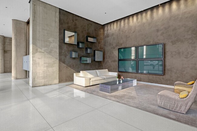 Building Photo - 600 N Fairbanks Ct
