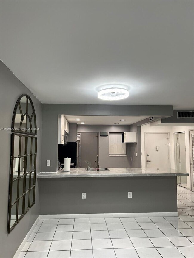 Foto del edificio - 1710 NE 191st St