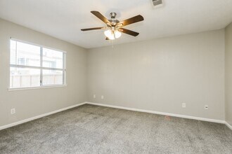 Building Photo - 2823 Forestbrook Dr