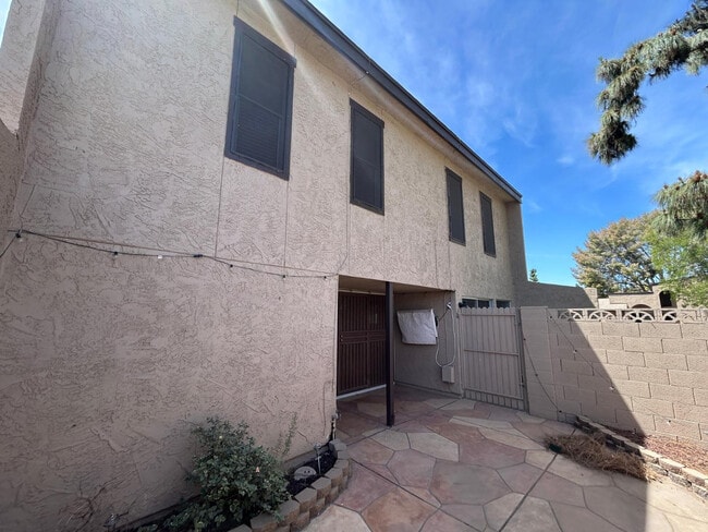 Foto del edificio - 4501 W Continental Dr