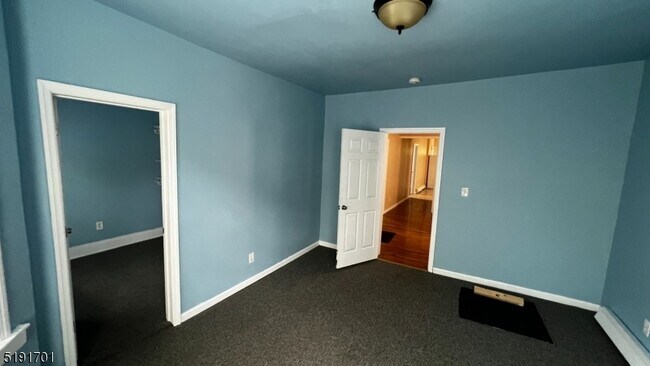 Foto del edificio - 100 S 7th St