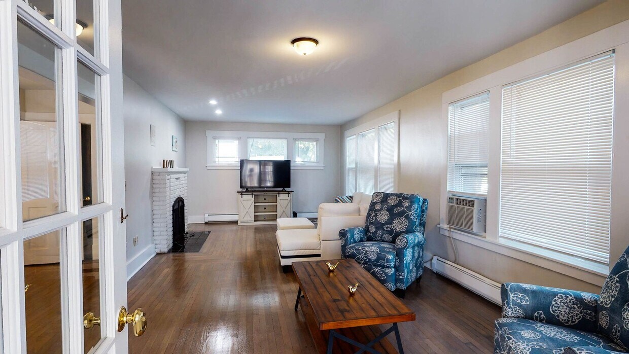 Foto principal - Charming and Spacious 5BD 2.5BA House in B...