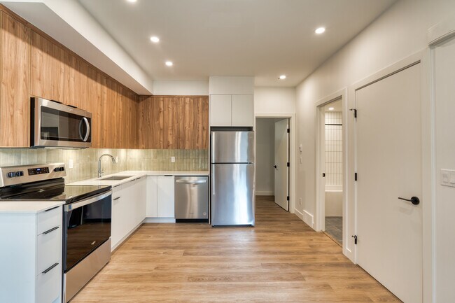 Photo du bâtiment - Move-In Special! Modern 1-Bedroom Basement Suite in Highland Park | Pet Friendly