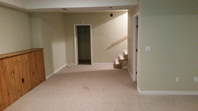 Foto del edificio - 8 Rosewood Ln
