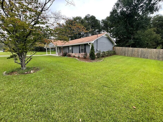 Foto del edificio - Nice 3/2 House in Armuchee- $1,895