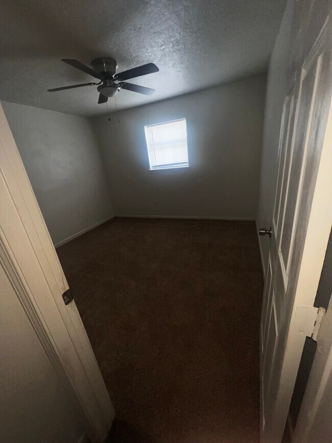 Building Photo - 525 Spring Dr