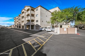 Building Photo - 920 E Devonshire Ave