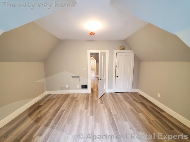 Building Photo - 146 Highland Ave