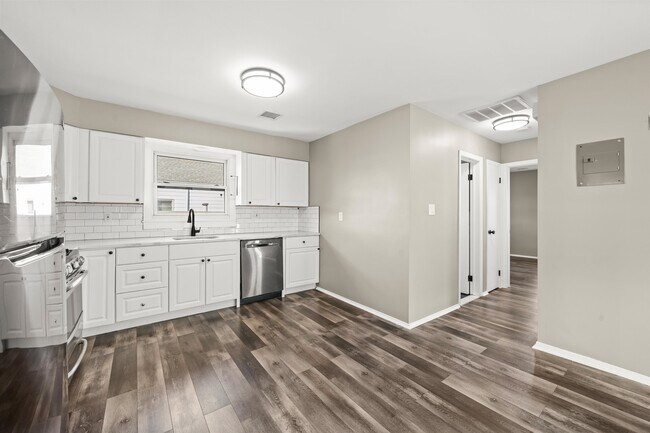 Building Photo - 516 Ave E