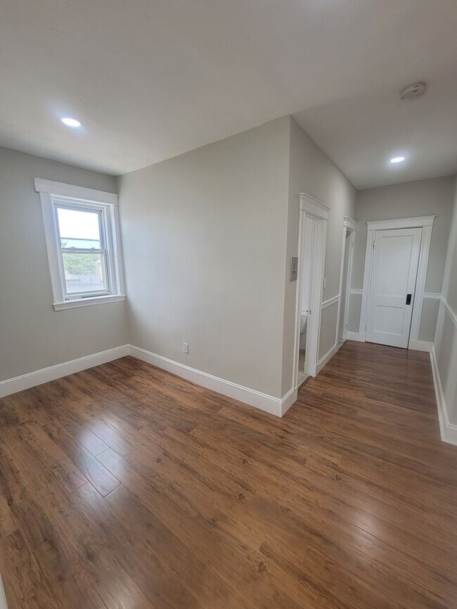 Building Photo - Allston Studio Apartment available 9/1/2026